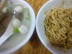 -松树干拌面店