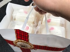 -红宝石·鲜奶小方·海派西点房(金杨店)