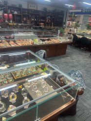 -灵彩珠宝(朗香街店)