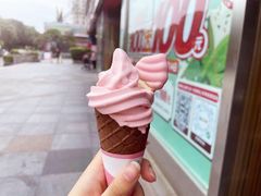 草莓牛乳华夫筒-麦当劳(仙林亚东城得来速店)