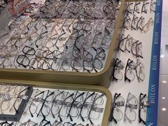 -美式眼镜·授权蔡司.依视路.尼康.豪雅.明月(人民广场店)