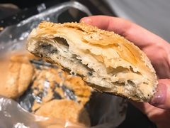 黑芝麻烧饼-朱记小郑酥烧饼(建康路店)