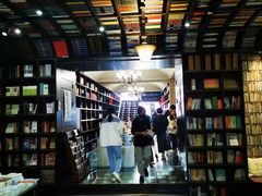 -钟书阁(松江泰晤士小镇店)