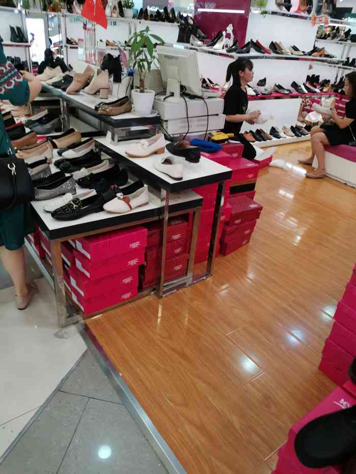 贝瑟芬妮(舞台时尚品牌城店)-"今天某人说周末不想出门,想在家好好