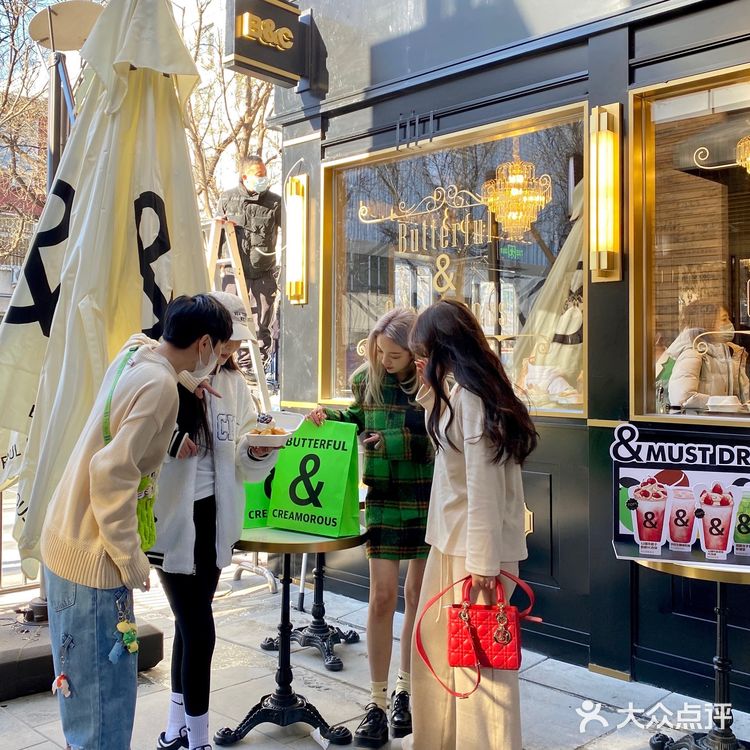 新年来三里屯B&C领取专属绿袋子吧💚🤎