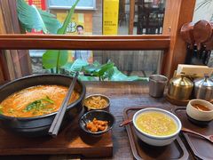-银米·云南传统过桥米线(双廊黑金冠店)