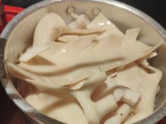-爱你您·自家鱼塘·活水喷泉鱼火锅(八里店)