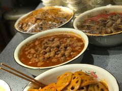 -爆炸头阿姨小四川正宗川味小吃(无任何分店)