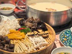 -尚尚仙·酸汤猪手·猪肚鸡火锅(华联万柳购物中心店)