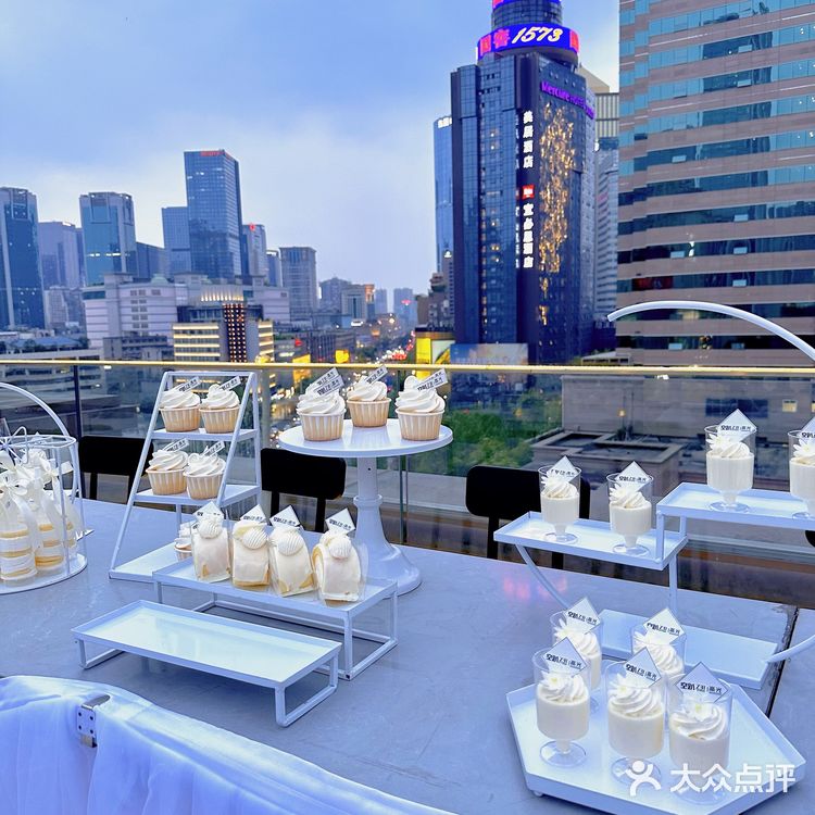 成都高空氛围餐吧 超治愈~☺