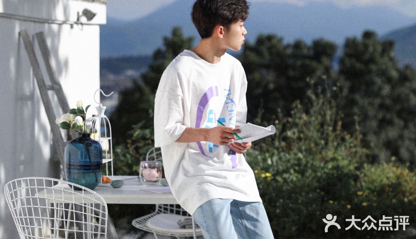 · 民宿在丽江古城北门坡的山顶，视野很好