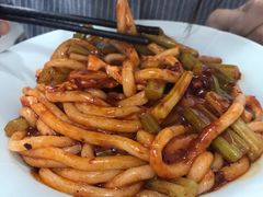 猪头三-辣风芹新疆炒米粉(晁夕美食城店)