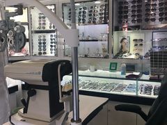 -臻美视爵眼镜·明月·依视路·蔡司折扣店(广渠门店)