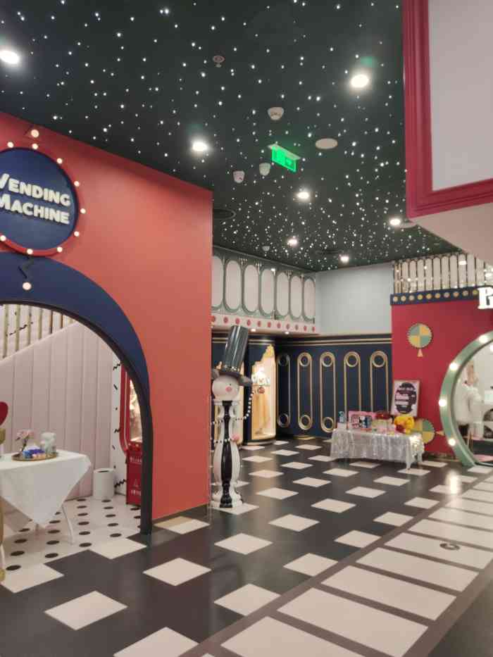 meland club(万象天地店)-"检票后就可以把物品存到柜子里,可以自备防