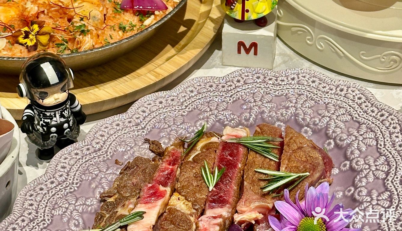 中央大街新开的公主餐厅！紫色主题巨巨巨美🥹🥹