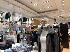 -lululemon(上海浦东IFC店)