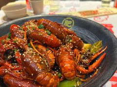-肥肥虾庄·金牌油焖大虾(汉街SKP店)