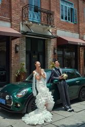 点击看大图 现代简约-挪娅婚纱摄影皇家会所