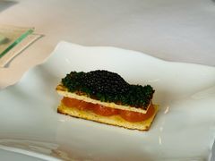 有机蛋黄吐司鱼子酱和香草-Jean Georges