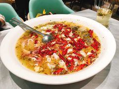 招牌酸菜鱼-姚姚酸菜鱼·金戈戈香港豉油鸡(喜荟城联名店)