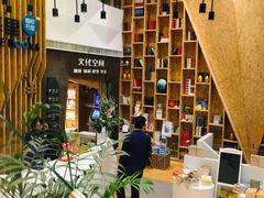 -新华里咖啡书吧(新华书店小寨店)