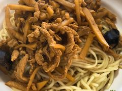光肉丝干拌-华德莱面馆
