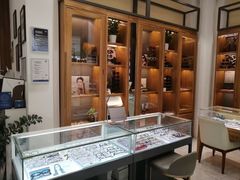 -回瑞眼镜·蔡司·依视路官方授权店(广益路万达店)