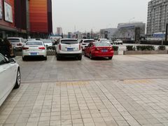 场地-世纪金源购物中心东区-停车场