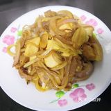 水煮开，肥牛卷焯水，捞起备用