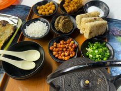 -刘姐啤酒鱼民族演艺餐厅(西街总店)