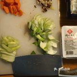 年糕一根，鸡蛋一个 调味料：酱油少许，盐少许