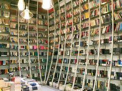 -钟书阁(松江泰晤士小镇店)