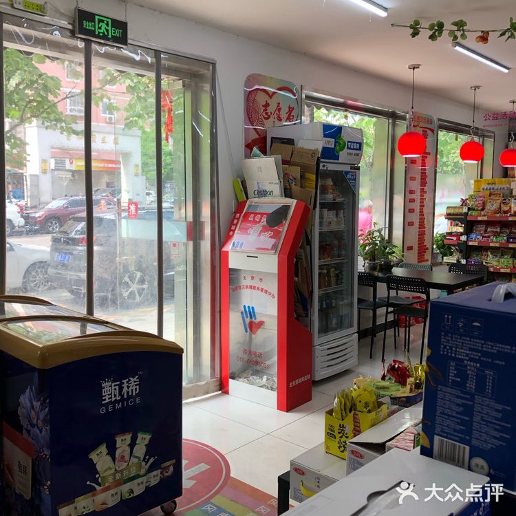 完好的衣服、玩具、电器、棉被都可以，拿来这里捐哦！！