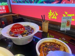 -川流不息·地道川菜·小龙虾(新松江路店)