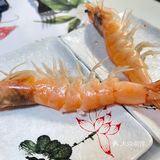 建议提前预约过去，店铺中间是一个大理石餐桌