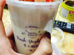 草莓酸奶-罗森尼娜(德思勤店)