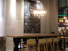 大堂-HELLO 27 意面·沙拉·帕尼尼