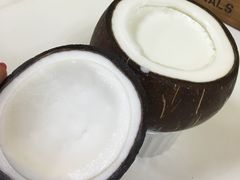 -志龙皇冠吃货椰子铺