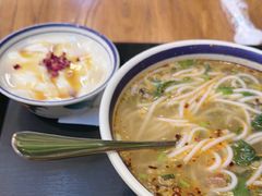 -云阿蛮云南生烫牛肉米线(奉贤路店)