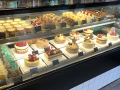 面包甜点陈列柜-Dough&Joe团憩(瑞虹天地月亮湾店)