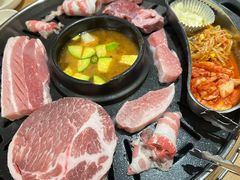 -江南猪肉商会无限续吃(弘大店)