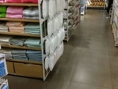 -名创优品(机场路百信广场店)