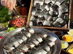 -围炉肉舍•炭烤活鳗•丹东海鲜烤肉(步行街店)