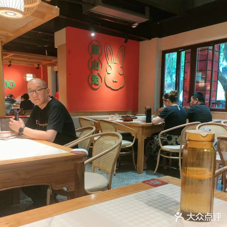 这家餐厅快被我和同事们吃成食堂了，真的优秀！！哈哈