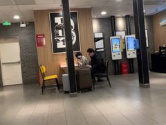 -麦当劳(上海虹桥站30B检票口楼上)