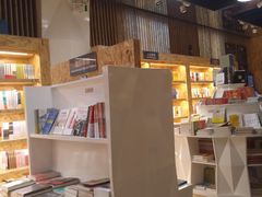 -新华里咖啡书吧(新华书店小寨店)