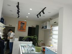 -一人多镜蔡司·依视路眼镜店(琉璃店)