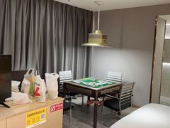 -轻奢·全曼酒店(深圳坂田北地铁站店)