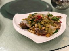 咸酸菜炒牛欢喜-荷塘食府