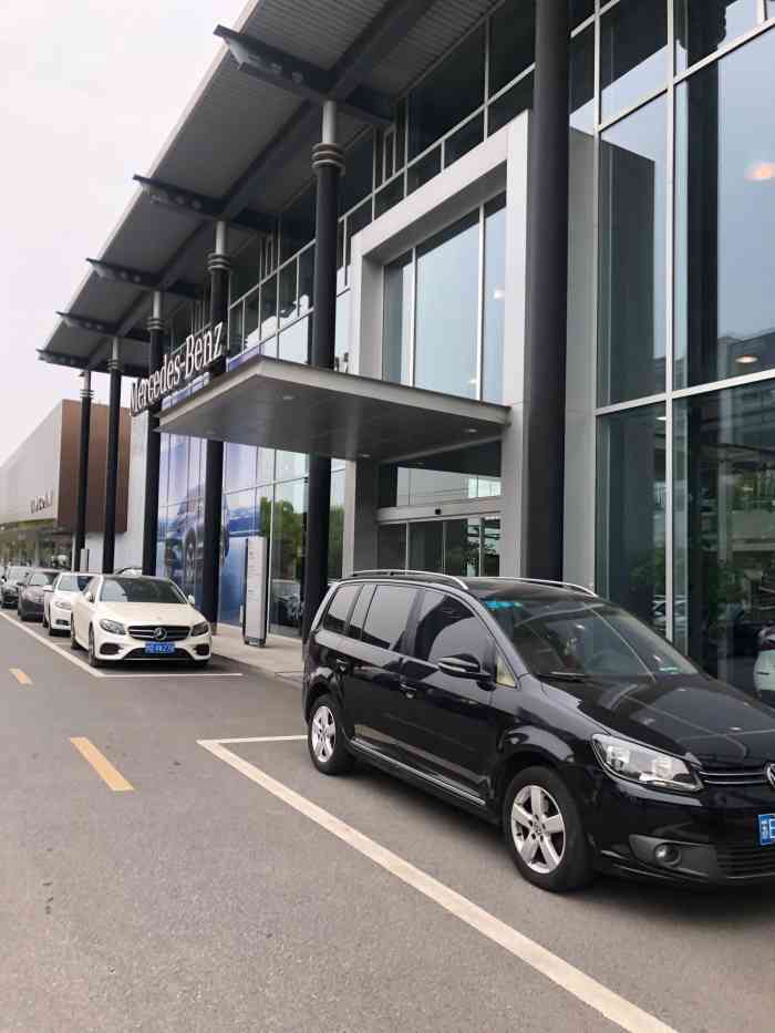 上海越星奔驰4s店-"要感谢那个骂我不努力好好拍牌的人,是我让.